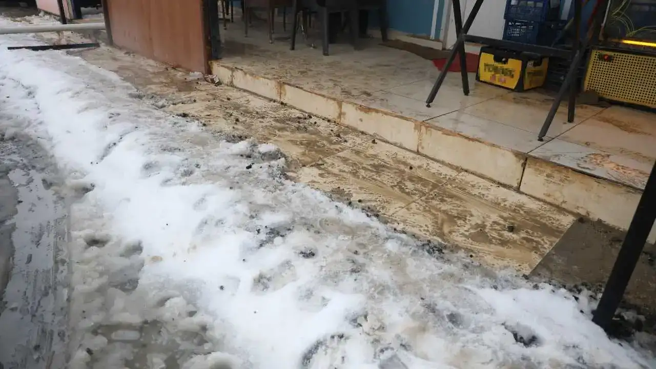 Hatay’da Kar Yağışı Fayansı Tuzağa Çevirdi: Basanlar Sırayla Kaydı! 4